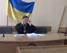 A woman in the Odessa region attempted to bribe a judge with cash and alcohol.