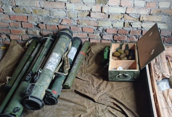 На Київщині виявили схрон зі зброєю та боєприпасами окупантів